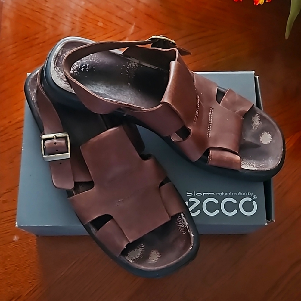 BASS amazing quality sandals  ( only bundle of 3)